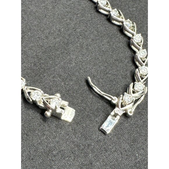 Elegant Silver Toned Crystal-Cut WishBone Tennis Bracelet With Heart Links 7" - Picture 4 of 5